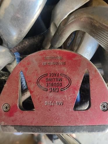 Набор клюшек для гольфа (сборный) Состав по фото и маркировкам: - — 3