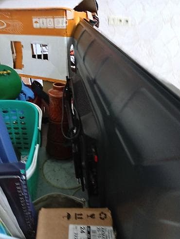 a 22: Телевизор LGA TV, диагональ примерно 32" (около 81 см). Основные — 6