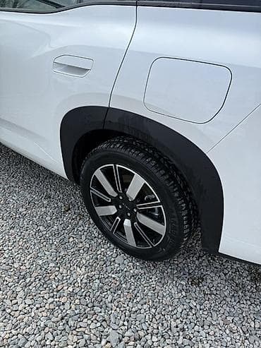 авенсиз крыло: AION (электромобиль, кроссовер, белый) - Кузов: современный городской — 3