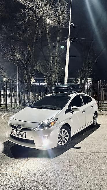 Toyota Prius: 2013 г., 1.8 л, Вариатор, Электромобиль, Хэтчбэк