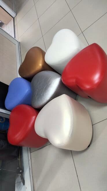 Продам пуфы сердечко at lalafo.kg Продам пуфы сердечко