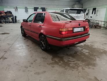 вента машына: Volkswagen Vento: 1992 г., 2 л, Механика, Бензин, Седан — 2