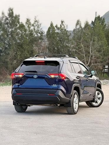 горить: Toyota RAV4: 2019 г., 2.4 л, Автомат, Гибрид, Кроссовер — 2