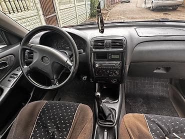 Унаа сатуу: Mazda 626: 1997 г., 1.8 л, Кол менен иштөөчү, Бензин, Хетчбек — 5