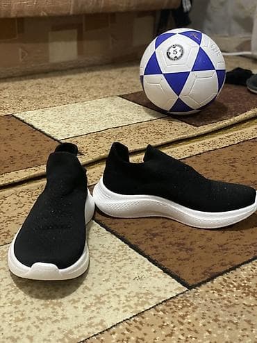 зимние обуви: Кроссовки, 2 пары. 1) Классические шнурованные кроссовки: - Цвет — 2