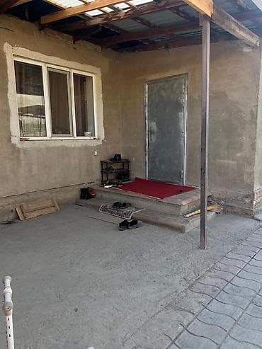 ищу дом г токмок: 📍 ж/м Арча-Бешик 🔘3-комнаты 🔘60м² Продаётся уютный дом в жилмассиве — 6