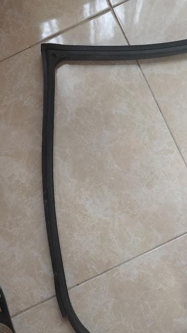 кузовной герметик: Уплотнитель двери Передняя левая Mercedes-Benz, Оригинал — 1