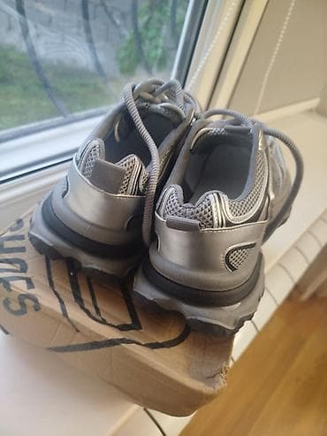 nike react: 41- размер. Толстая подошва которая увеличивает рост при ношении на — 4