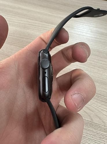 Детские смарт-часы: Apple Watch (40 мм), корпус Space Gray, ремешок силиконовый M/L — 5