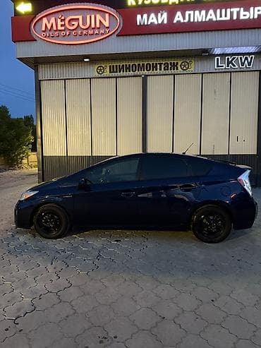 Продажа авто: Toyota Prius: 2015 г., 1.8 л, Вариатор, Гибрид, Седан — 5