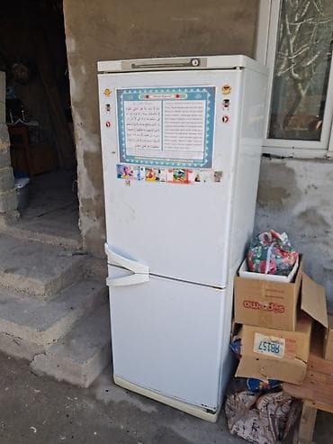 iphone 14 pro max 256: Холодильник двухкамерный белого цвета с нижней морозильной камерой — 1