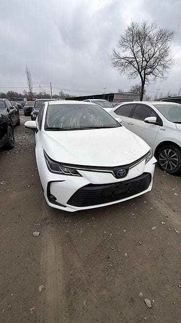 runx alex: Toyota Corolla: 2022 г., 1.8 л, Вариатор, Гибрид, Седан — 4