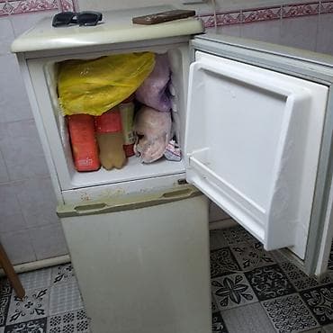 холодильники большие: Холодильник двухкамерный с верхней морозильной камерой. Основные — 2