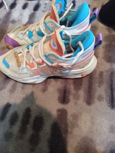 свадебные платья в бишкеке цены на прокат: Кроссовки Nike 1) Белые тренировочные кроссовки Nike: - Верх — 7