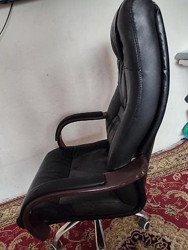 стул стандарт черный: Офисное кресло, С колесиками, цвет - Черный, Экокожа — 1