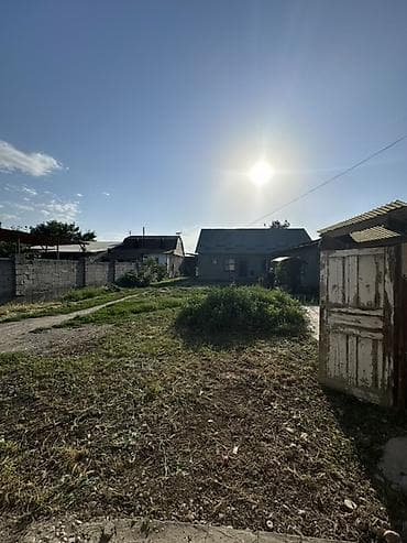 Дома: Продаётся участок 12 соток на первой линии в районе МТФ-2 На участке — 2