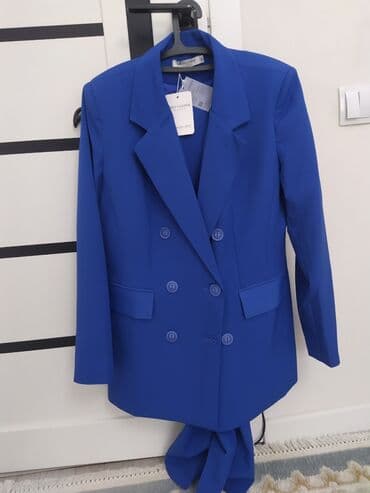 пиджаки женские бишкек: Женский двубортный костюм ярко‑синего цвета. 48 размер — 1