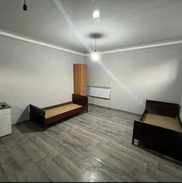 суточные комнаты: Сдается комната.25кв м. женскому полу.в комнате есть холодная — 4