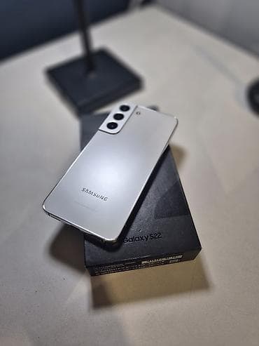 Samsung Galaxy S22, Б/у, 256 ГБ, цвет - Серебристый