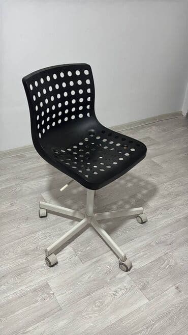 шезлонги бу: Офисный стул, Б/у, цвет - Черный, Железо — 4