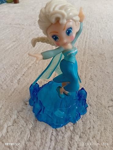 куклы bratz: Фигурка Эльзы из мультфильма "Холодное сердце" в стиле "чиби" — 1