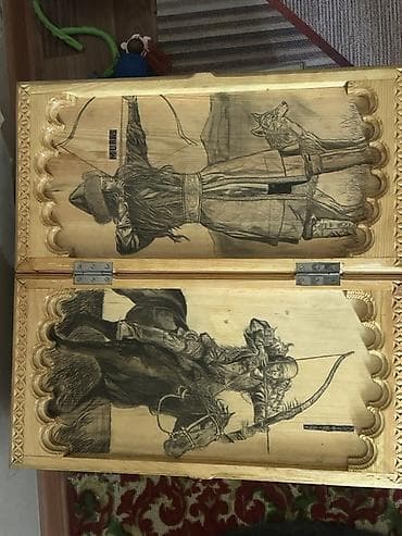 Настольный игровой набор: резной деревянный комплект нарды/шахматы. - — 1