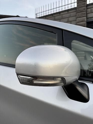 Toyota Prius: 2015 г., 1.8 л, Вариатор, Гибрид — 10