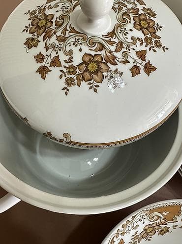 продаю сервиз роза: Чешский столовый сервиз на 6 персон. 
Новый! — 7