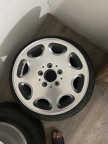 рещетка радиатора: Литые Диски R 15 Mercedes-Benz, Комплект, отверстий - 4, Б/у — 5