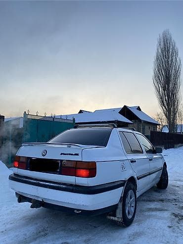 Volkswagen Vento: 1992 г., 1.8 л, Механика, Бензин, Седан at lalafo.kg Volkswagen Vento: 1992 г., 1.8 л, Механика, Бензин, Седан