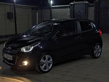 Chevrolet Spark: 2016 г., 1 л, Автомат, Бензин, Хэтчбэк