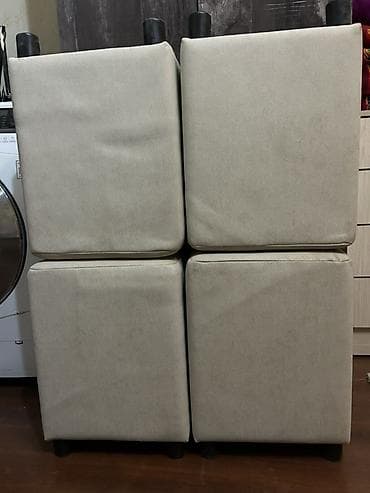 пластиковые табуретки: Пуфы-кубы универсальные, бежевые - Формат: компактные кубические пуфы — 3