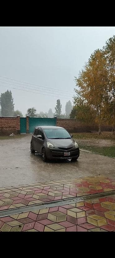Продажа авто: Toyota Ractis: 2006 г., Бензин, Хэтчбэк — 6