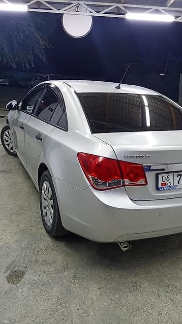 Транспорт: Chevrolet Cruze: 2011 г., 1.6 л, Механика, Бензин, Седан — 4