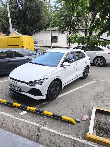e6 3: BYD E2: 2024 г., Электромобиль, Хэтчбэк — 3