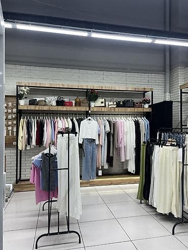 аренда одежда: • 🔥 Өтө өтүмдүү жерде 30 кв.м места сатылат. • 👗 Женский кийим бизнеси — 3