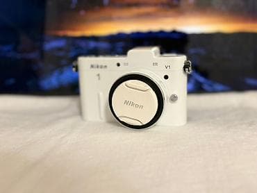 Беззеркальная камера Nikon 1 V1 (белая) + аксессуары Комплект: -