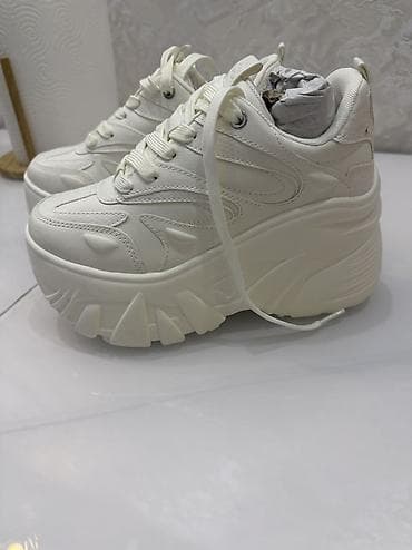 Личные вещи: Продаю новые кроссовки. 👟 Покупала в Турции. Ни разу не носились — 2