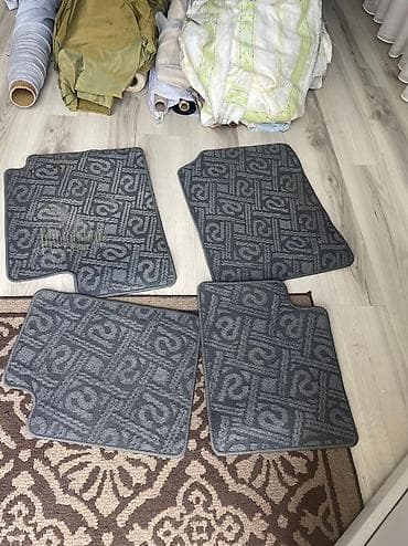 Полики родные на Тойоту ист в очень хорошем состоянии