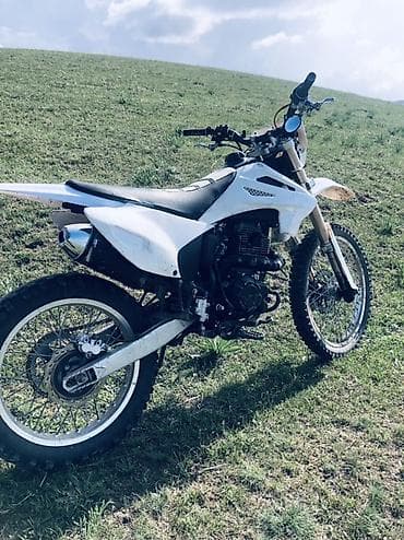 Эндуро/кросс мотоцикл, белый пластик, спицы, высокий клиренс at lalafo.kg Эндуро/кросс мотоцикл, белый пластик, спицы, высокий клиренс