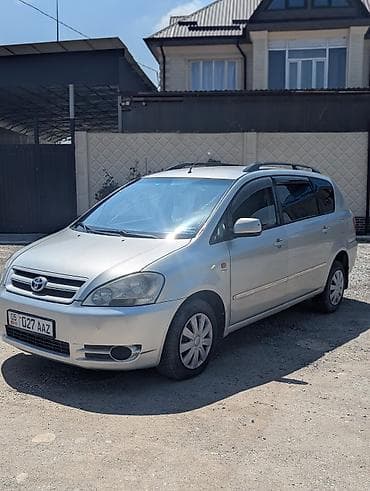 Toyota Avensis Verso: 2002 г., 2.4 л, Механика, Газ, Минивэн