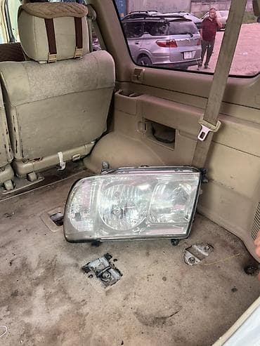 Жарыктандыруу системалары: Алдыңкы сол фара Toyota 2003 г. — 1