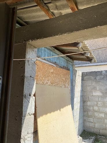 гаражнова хранения: Небольшой одноэтажный дом/хозпостройка из шлакоблока. Основные — 5