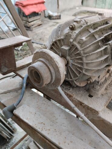 садовую тележку: Электродвигатель с редуктором на массивной станине - Тип: асинхронный — 5