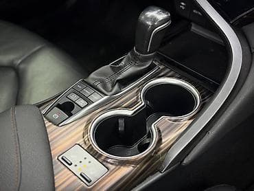 Toyota Camry: 2020 г., 2.5 л, Автомат, Гибрид, Седан