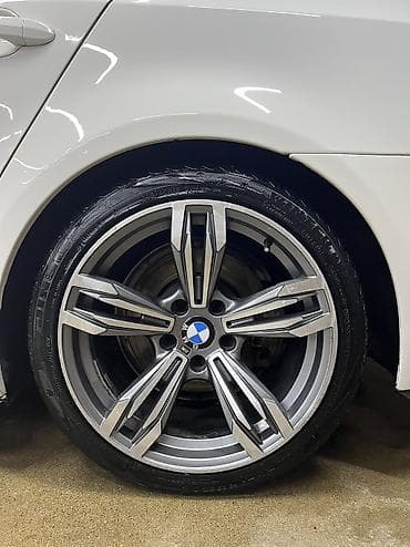 Комплект колес BMW на литых дисках - Оригинальные легкосплавные диски at lalafo.kg Комплект колес BMW на литых дисках - Оригинальные легкосплавные диски