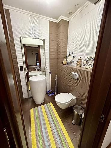 жал квартиру: 3 комнаты, 145 м² — 10