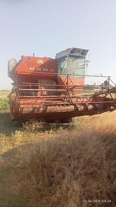 гузгу: Комбайны зерноуборочные 1) Палессе GS812 - Самоходный зерноуборочный — 3