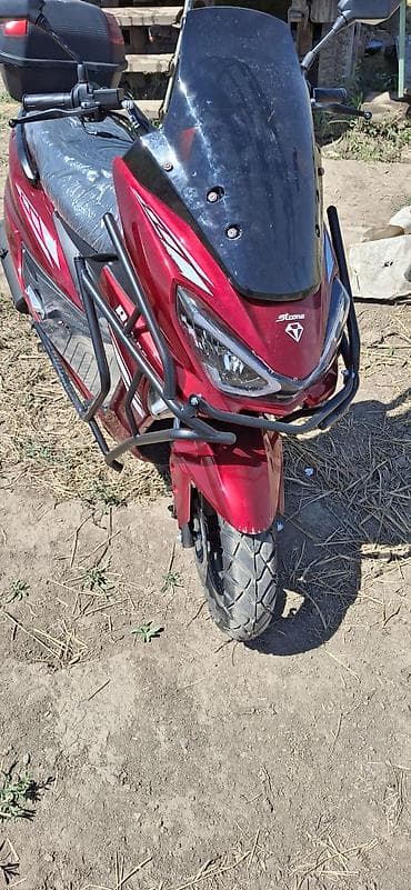 dongfeng aeolus e70 2022: Скутер Stong (модель с высоким ветровым стеклом) - Кузов: красный — 4