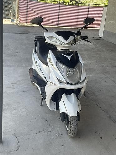 скутер шлем: Скутер 50–150 см³ (визуально класс китайских городских моделей) в — 1